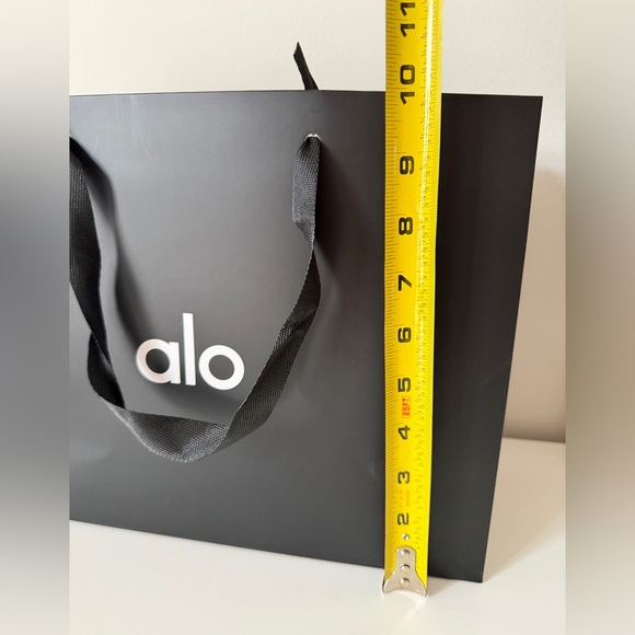 ALO Yoga Black Tote Bag large and small - Picture 4 of 7